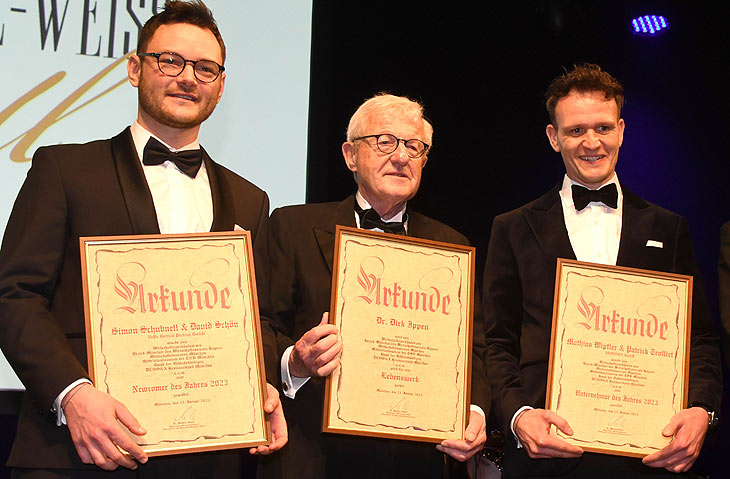 Ausgezeichnet auf dem CSU Schwarz-Weiss Ball Münchner G'Schichten im Festsaal des Paulaner am Nockherberg am 13.01.2024 wurde u.a. Verleger Dr. Dirk Ipen (Mi.) für sein Lebenswerk (©Foto: Ingrid Grossmann)